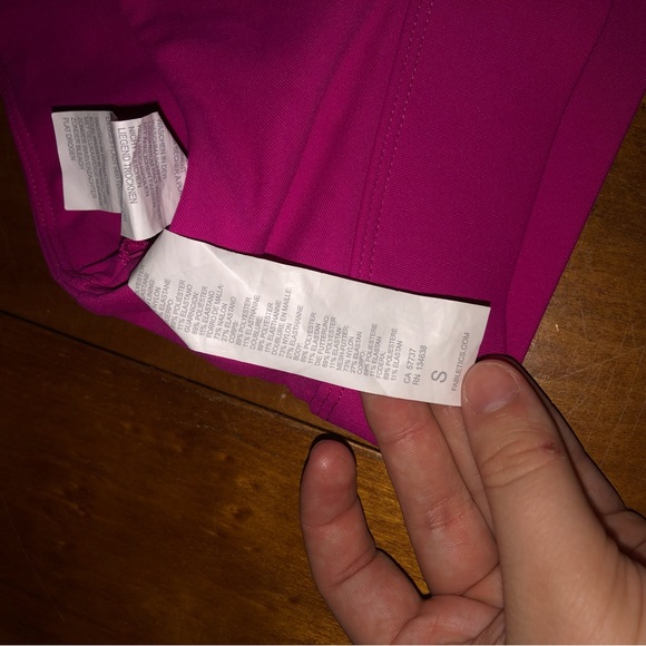 🎄Like New! Fabletics Oasis Twist Bra💓 - Picture 2 of 2